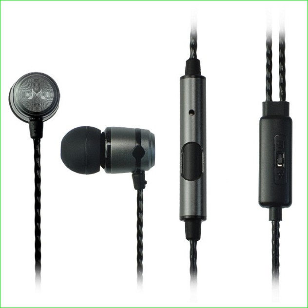 SoundMAGIC E50S Earphones with Smart Switch.